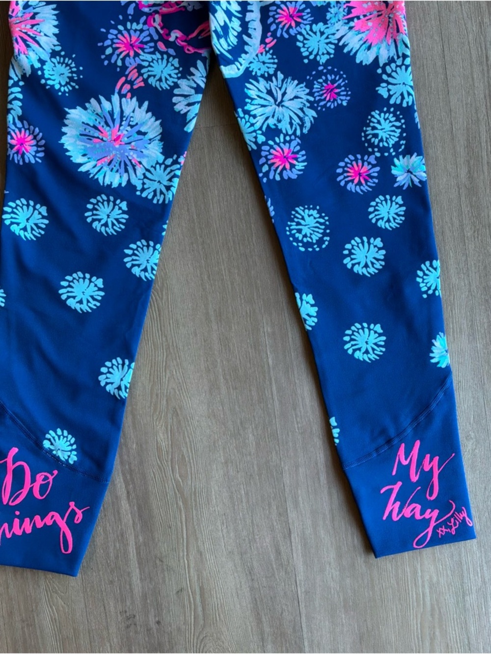Lilly Pulitzer Maralyn Weekender Legging  Gypsea Girl Size Medium NWOT - Picture 13 of 16